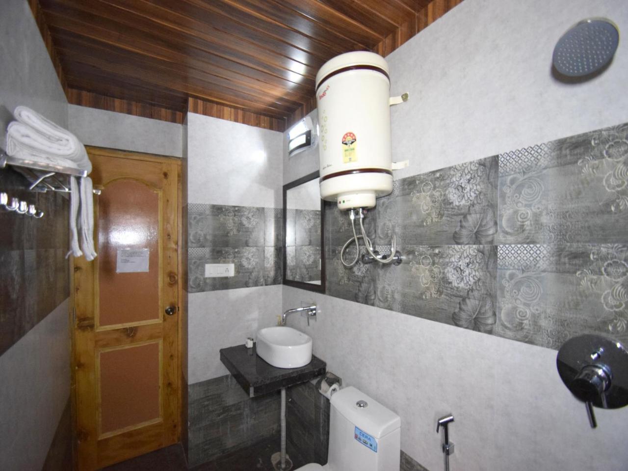 Oyo 10255 Hotel Red Apple Manāli Екстериор снимка